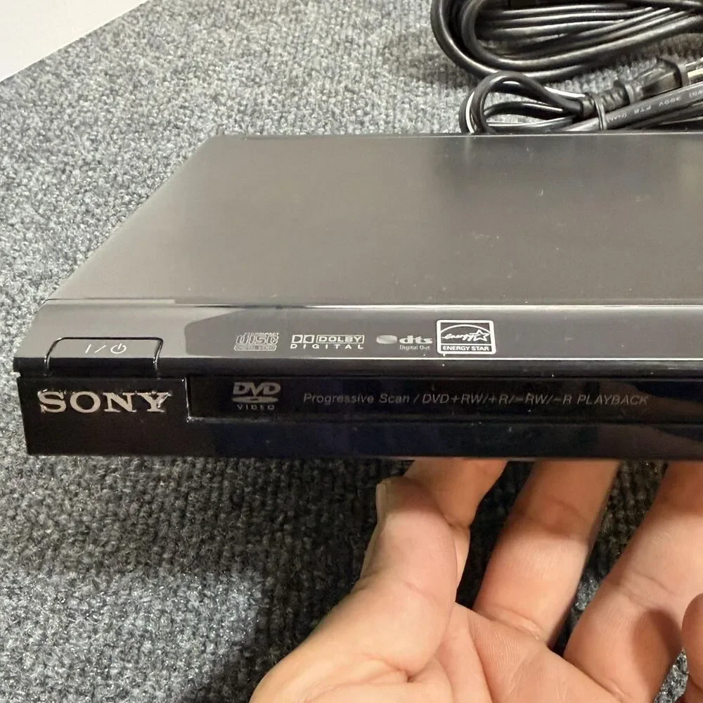 Sony DVD Player Black DVP-SR200P Progressive Scan Component Compact AV Cables